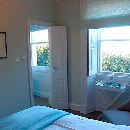 Osborne House Bed & Breakfast 4*