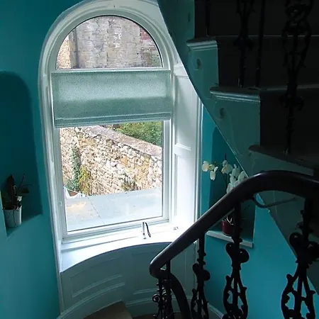 Osborne House Bed & Breakfast 4*