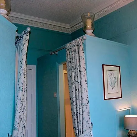 Osborne House Bed & Breakfast 4*