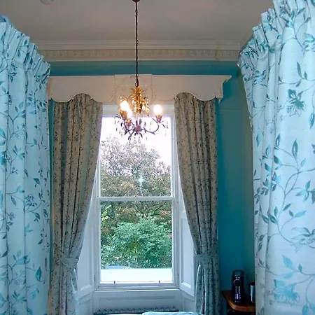 Osborne House Bed & Breakfast 4*