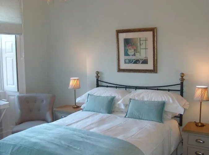 Osborne House Bed & Breakfast 4*