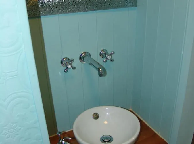 Osborne House Bed & Breakfast 4*